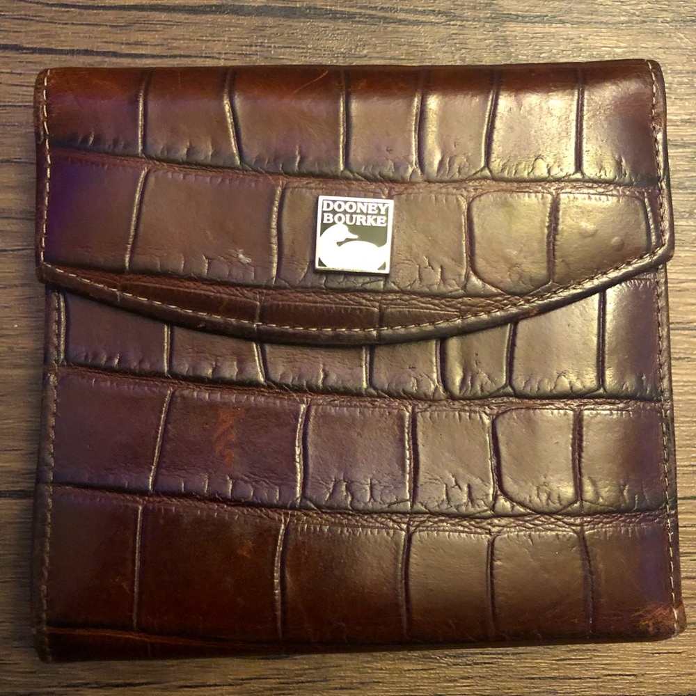 Dooney & Bourke gorgeous brown wallet